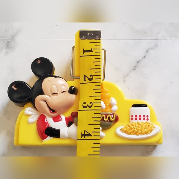 Vintage 1990 Disney 3D Chef Mickey Mouse Hot Dog Food Yellow Bag Picnic Clip - Picture 7 of 8